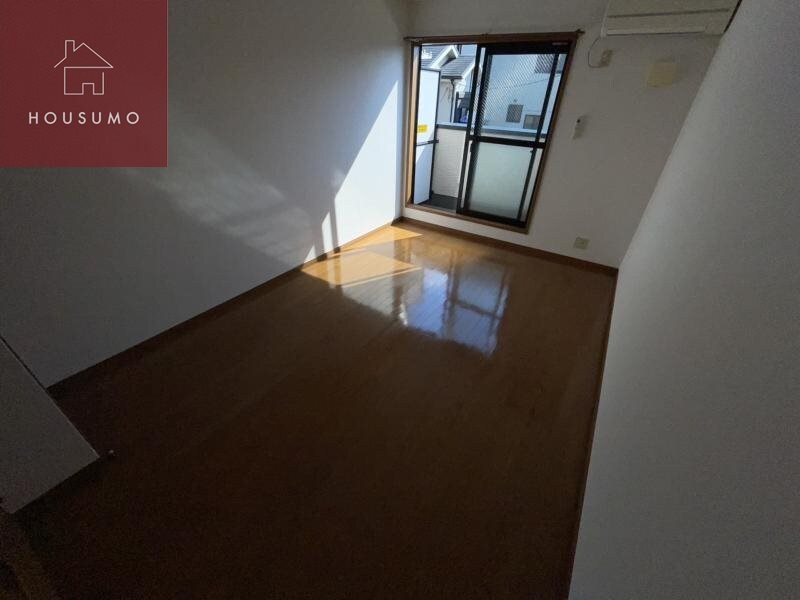 物件内観写真5　(こちらのリビングで趣味の時間をお楽しみください)