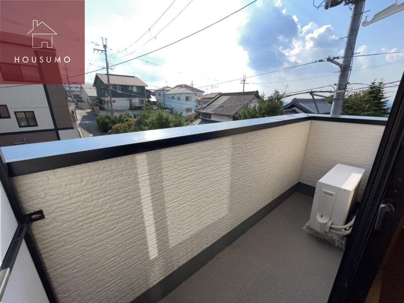 物件内観写真13　(開放的で明るい空間を演出してくれるバルコニーです)