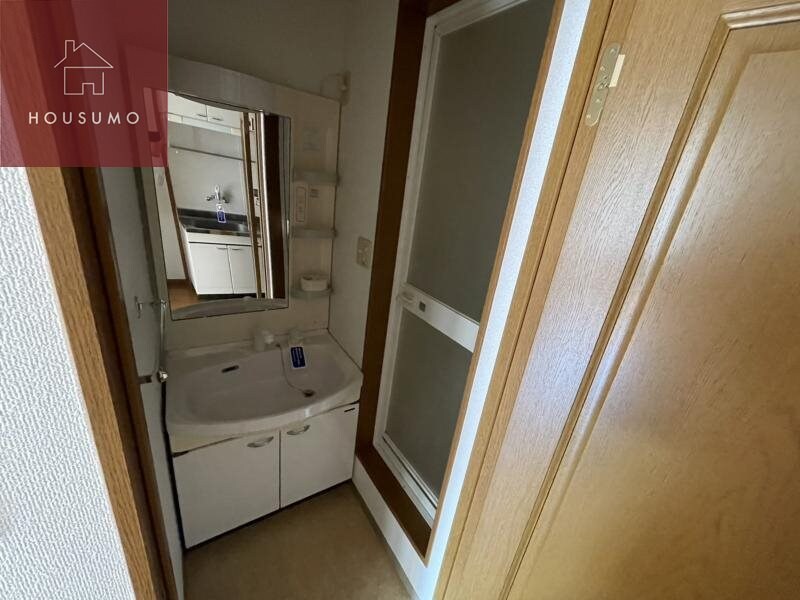 物件内観写真19　(朝の支度にも助かる、独立の洗髪洗面化粧台)