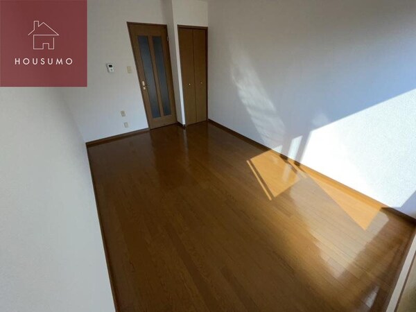 洋室(使い勝手のいい洋室です)