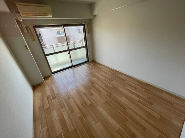 物件内観写真4　(ゆったり過ごせるリビングです)