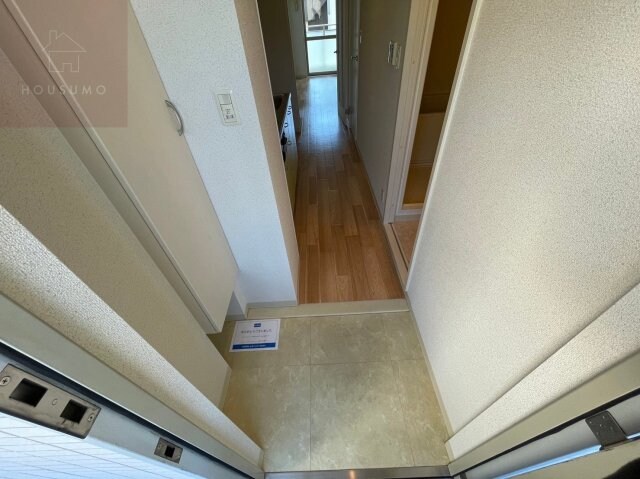 物件内観写真9　(明るい玄関です)