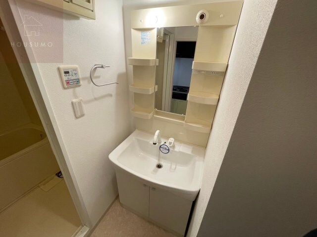 物件内観写真19　(使いやすい独立洗面台です)