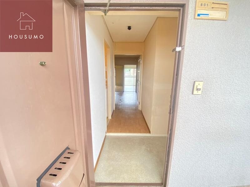 物件内観写真28　(明るい玄関です)