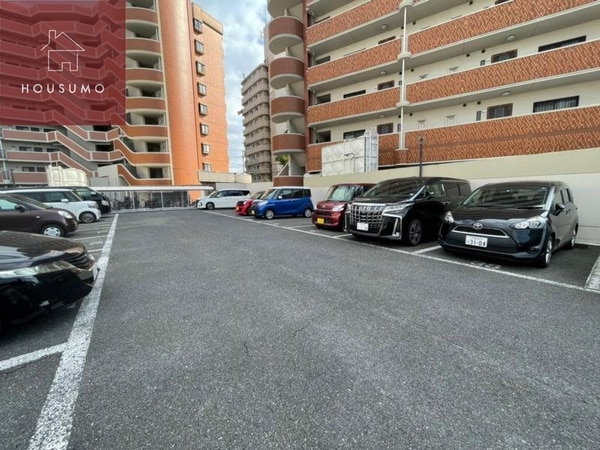 駐車場(駐車場に車を止められます)