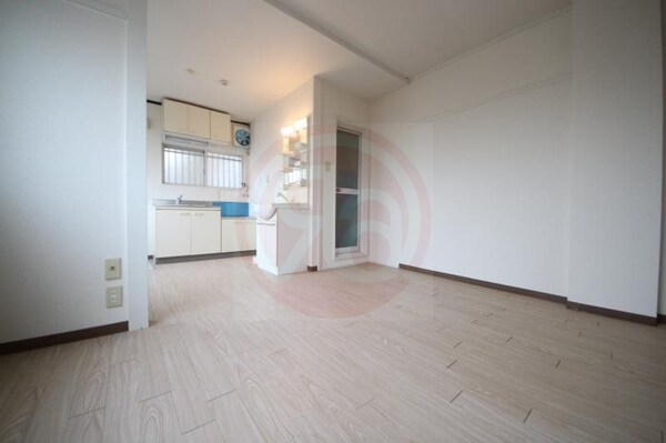 居室(こちらのリビングで趣味の時間をお楽しみください)