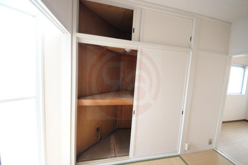 物件内観写真5　(便利な収納スペースです)