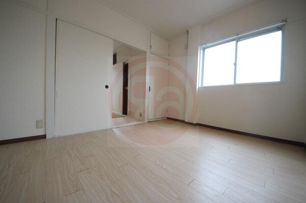 寝室(落ち着いて過ごせるお部屋なので、寝室にいかがでしょうか)