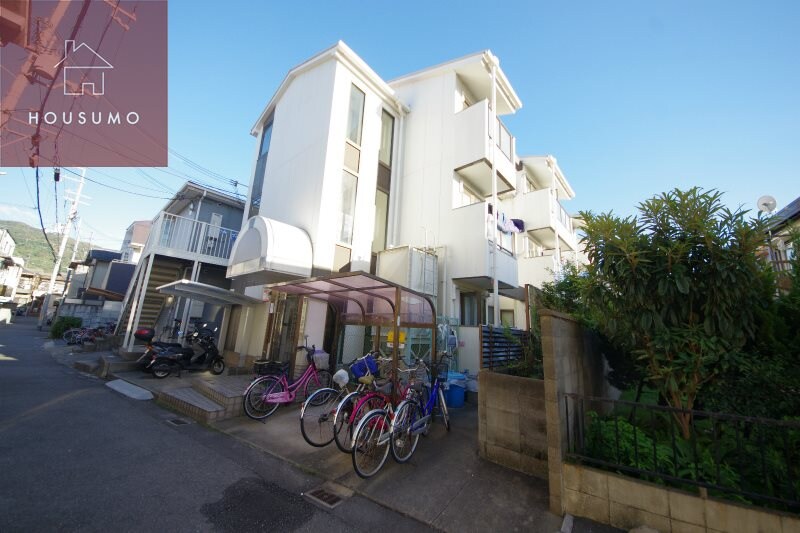 物件外観写真1　(きれいな外観です)