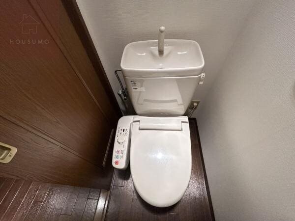 トイレ(落ち着いた色調のトイレです)