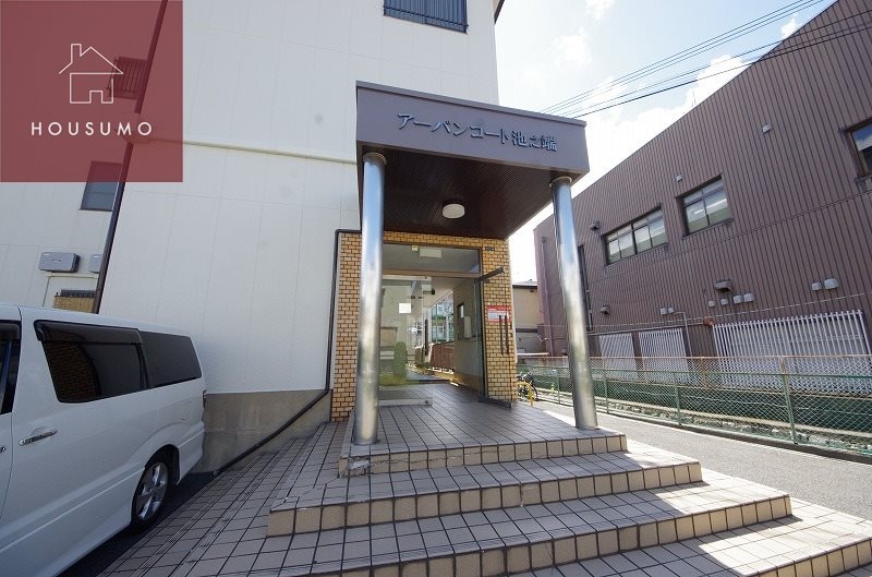 物件外観写真2　(建物の内部です)