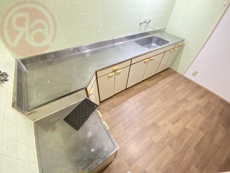 物件内観写真7　(コンパクトなキッチンで掃除もラクラク)