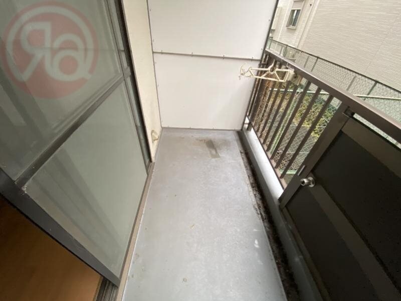 物件内観写真14　(お洗濯にも便利なバルコニー付き)