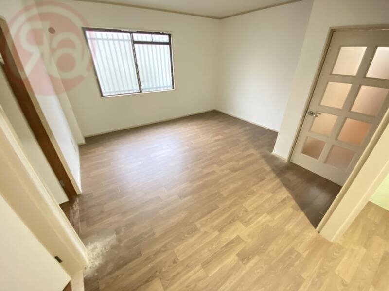 物件内観写真16　(こちらの居間で趣味の時間をお楽しみください)