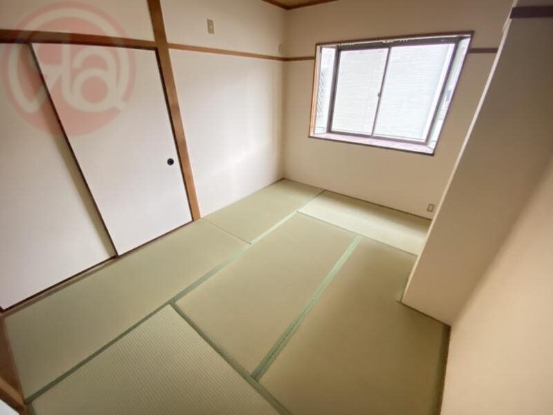 物件内観写真29　(和室がひろがる居住スペース)