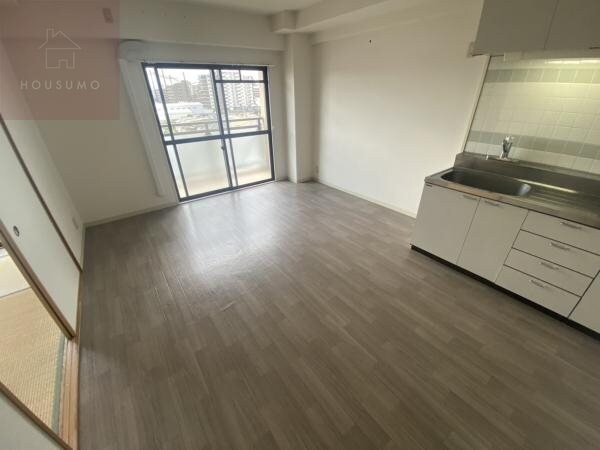 物件内観写真5　(おしゃれなリビングです)