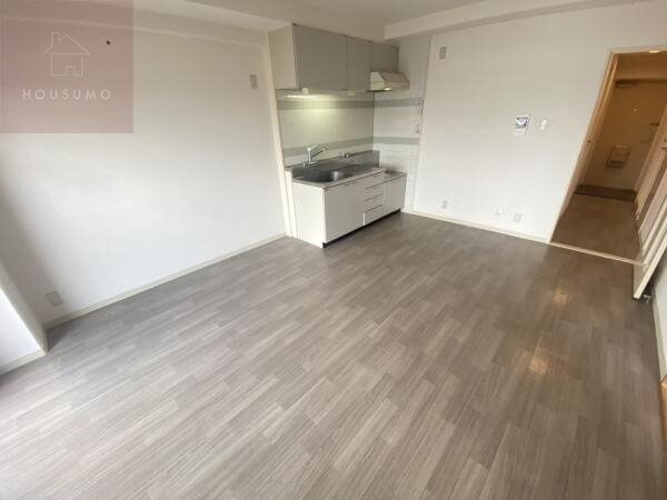 物件内観写真16　(ゆったりとした居間です)