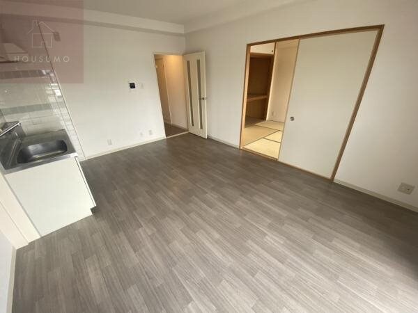 物件内観写真25　(ゆったりとした居間です)