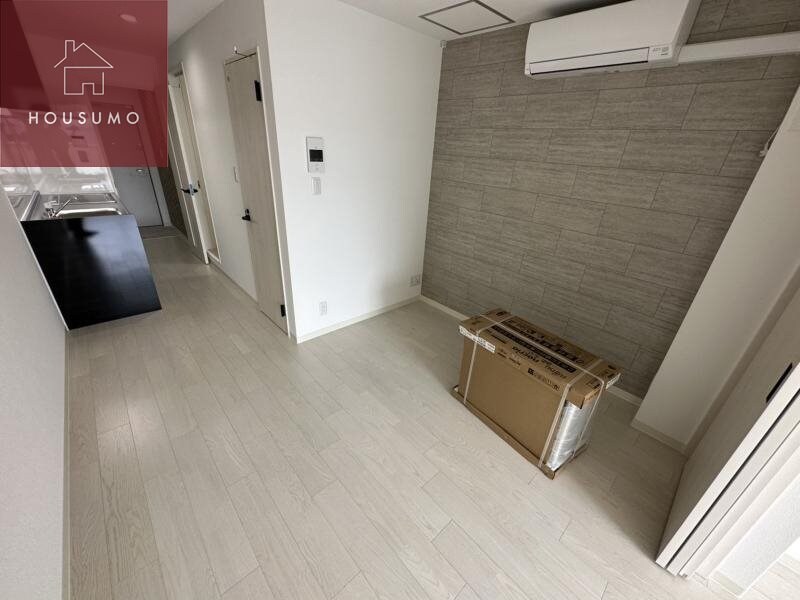 物件内観写真16　(こちらの居間で趣味の時間をお楽しみください)