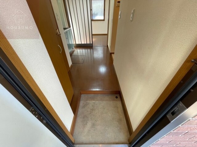 物件内観写真7　(明るい玄関です)