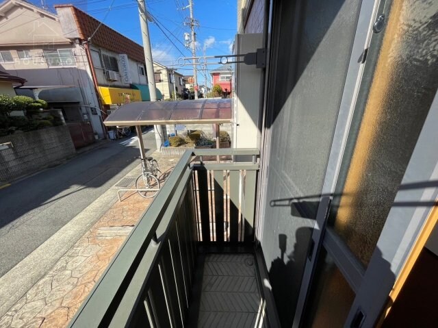 物件内観写真10　(お洗濯にも便利なバルコニー付き)