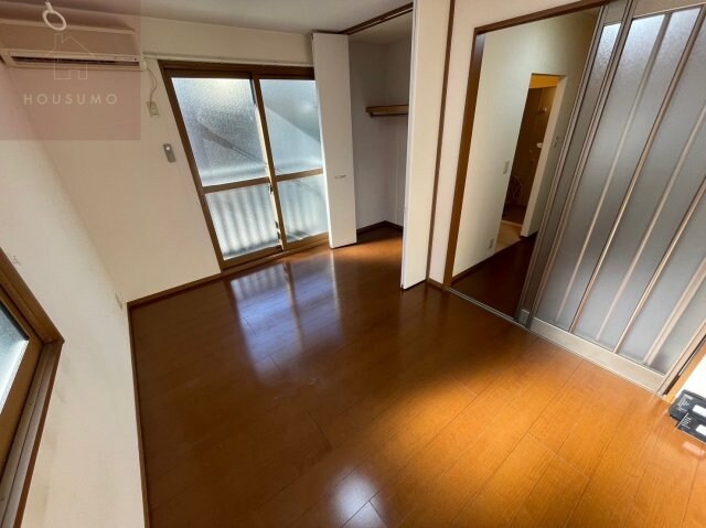 物件内観写真15　(ゆったりとした居間です)