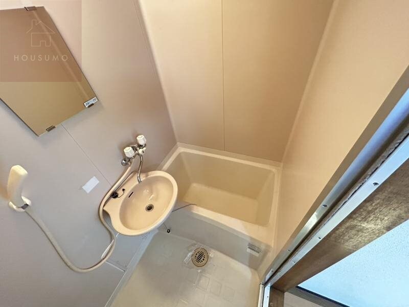 物件内観写真5　(日々の疲れを癒すお風呂付です)