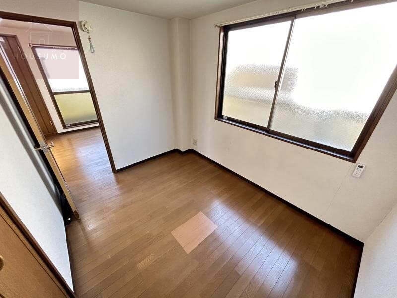 物件内観写真23　(広くて明るい寝室)