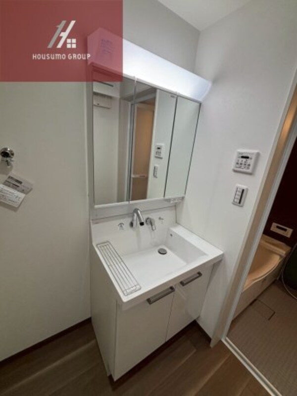 独立洗面台(独立洗面台あり、毎朝おしゃれに忙しい女性の方におすすめです)
