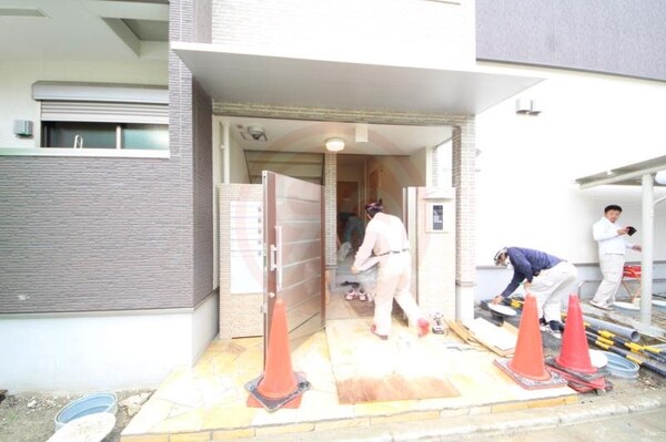 エントランス(ゆとりのあるエントランスです)