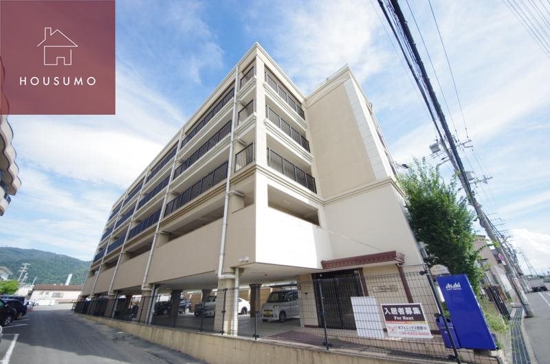 物件外観写真1　(外観は落ち着いています)