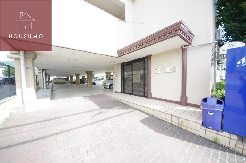 物件外観写真2　(エントランスです)