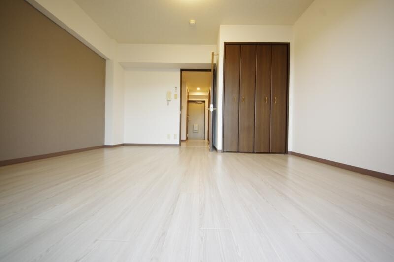 物件内観写真22　(こちらのリビングで趣味の時間をお楽しみください)