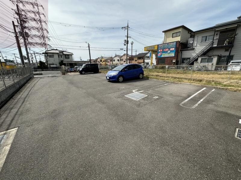 物件外観写真2　(駐車場完備です)