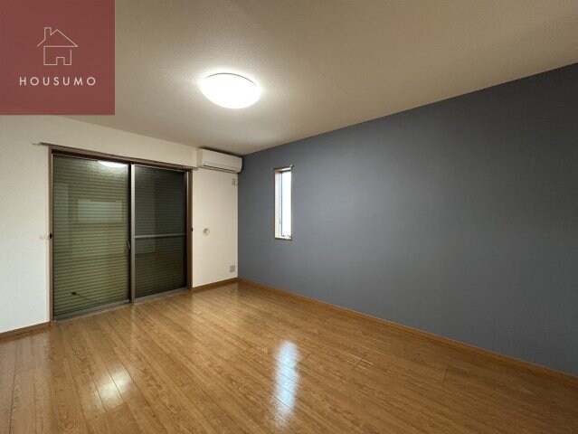 物件内観写真17　(こちらのリビングで趣味の時間をお楽しみください)