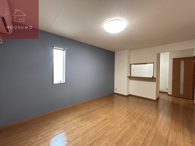 物件内観写真18　(こちらのリビングで趣味の時間をお楽しみください)