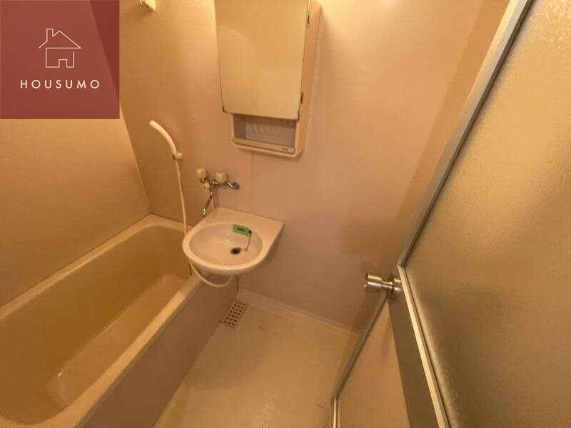 物件内観写真8　(日々の疲れを癒すお風呂付です)