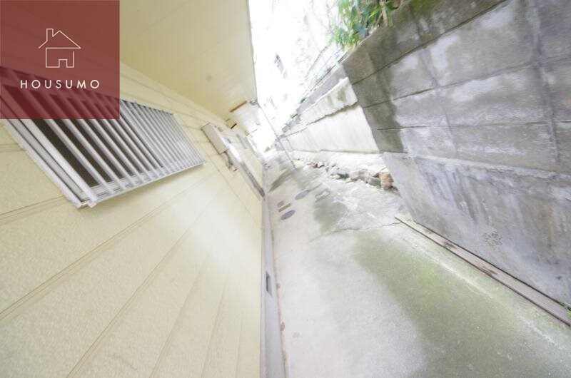 物件外観写真3　(清潔なロビーです)