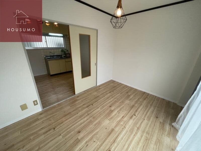 物件内観写真25　(落ち着いた色調の洋室です)