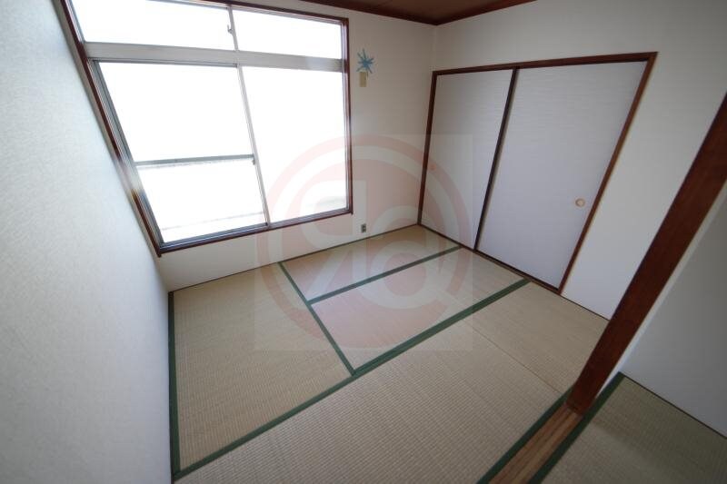 物件内観写真19　(フローリングだけでなく、和室もあります)