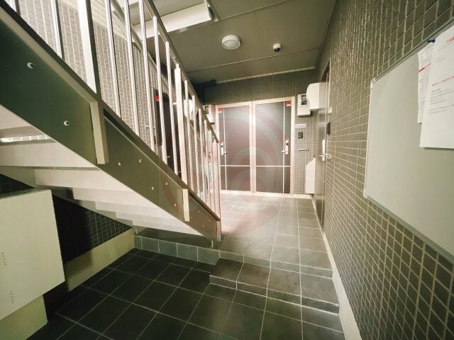 物件外観写真2　(清潔なロビーです)