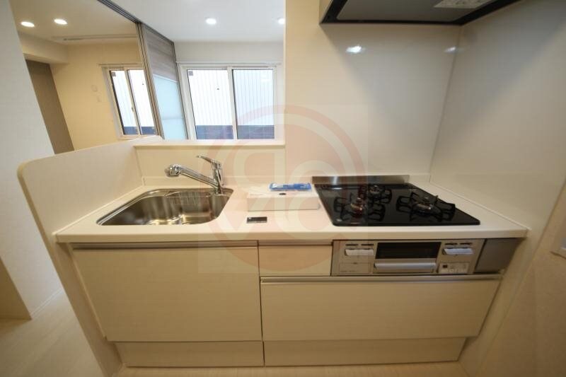 物件内観写真7　(コンパクトなキッチンで掃除もラクラク)