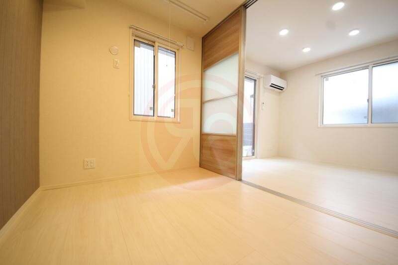 物件内観写真12　(広々とした洋室です)