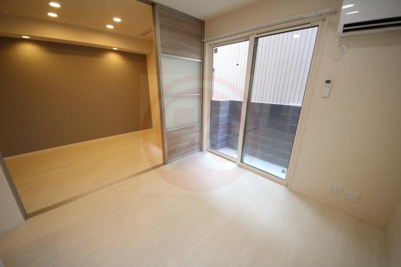 物件内観写真21　(落ち着いた色調の洋室です)