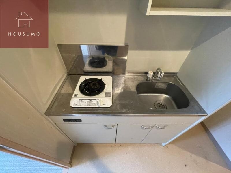 物件内観写真6　(コンパクトなキッチンで掃除もラクラク)