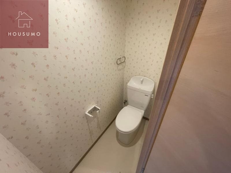 物件内観写真9　(ゆったりとした空間のトイレです)