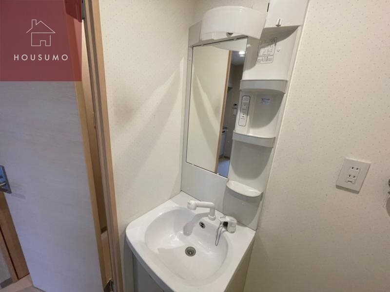 物件内観写真19　(朝の身支度には欠かせない独立洗面化粧台)