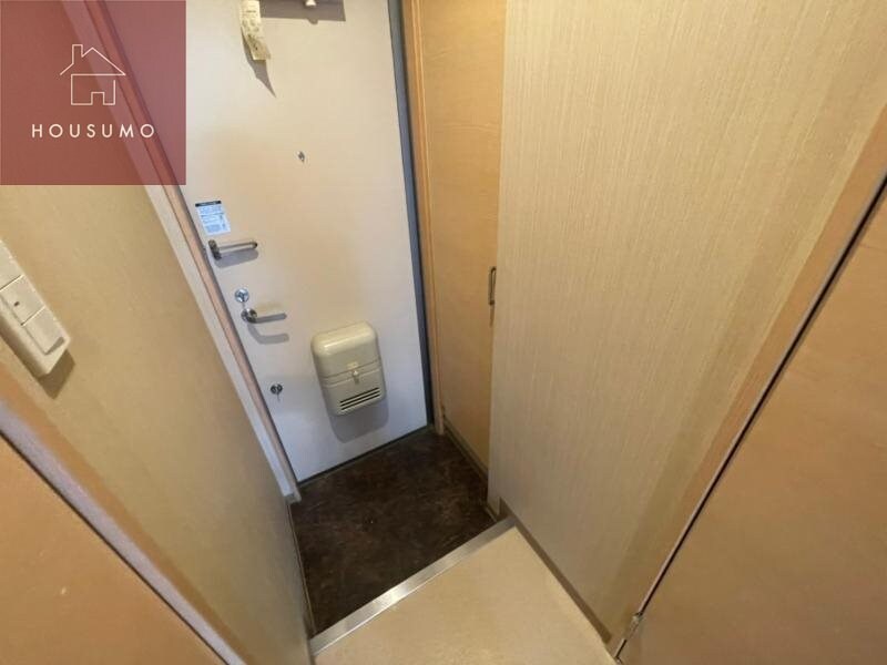 物件内観写真24　(収納もある玄関です)