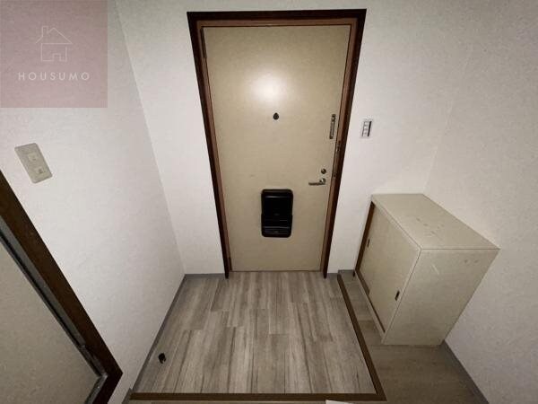 物件内観写真10　(ゆったりとした玄関です)