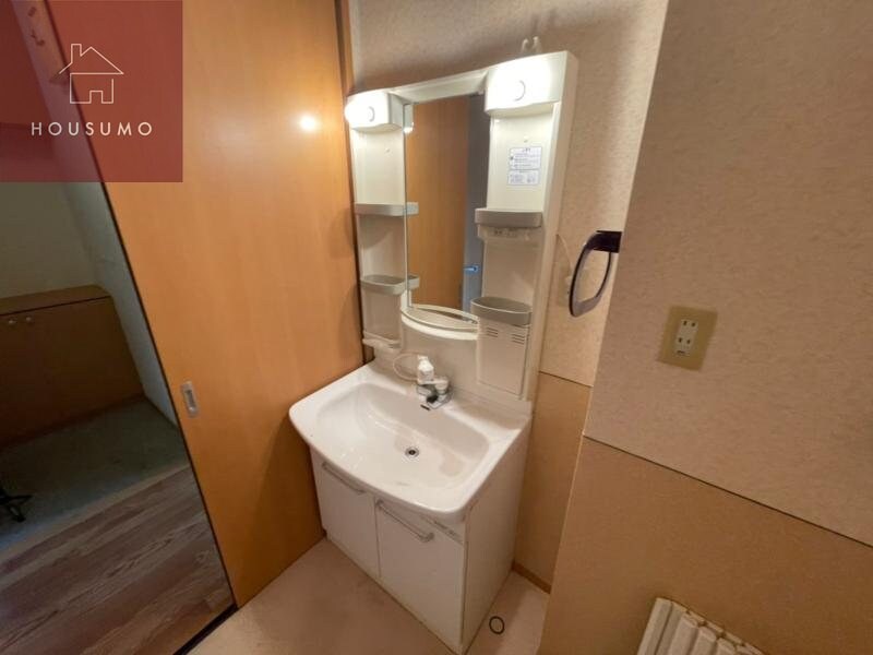 物件内観写真9　(ゆったりとした玄関です)